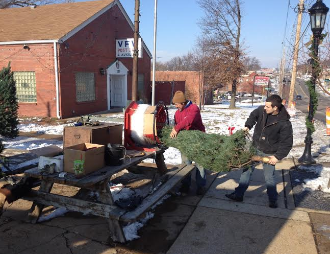 Christmas tree talk from Brentwood, Maplewood lot managers