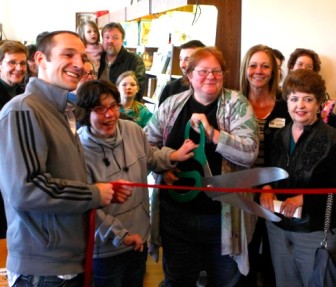 Michelle Barron and her daughter Kira cut the ribbon for The Book House with Maplewood Chamber of Commerce members.