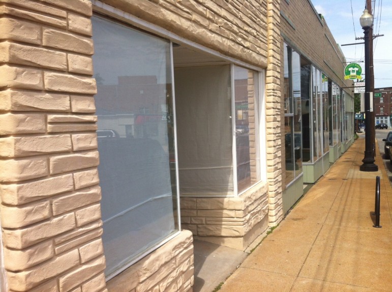 7213 Manchester Road is going to be a shop and lounge for electronic cigarettes (e-cigarettes), named Mape Vape.