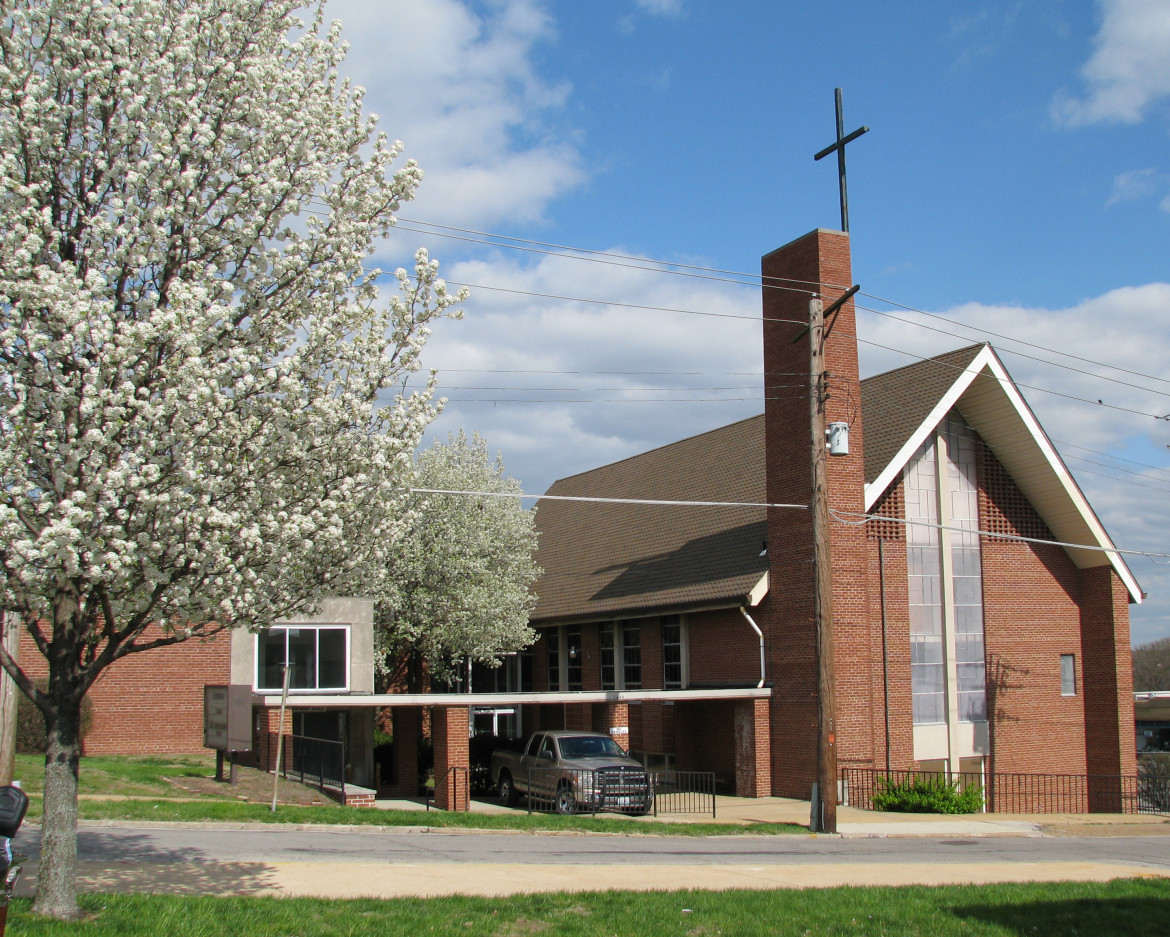 In 2007, the Crossroads Presbyterian Fellowship bought the attractive mid-century modern building from the Maplewood Christian Church seen here in this 2008 photo.