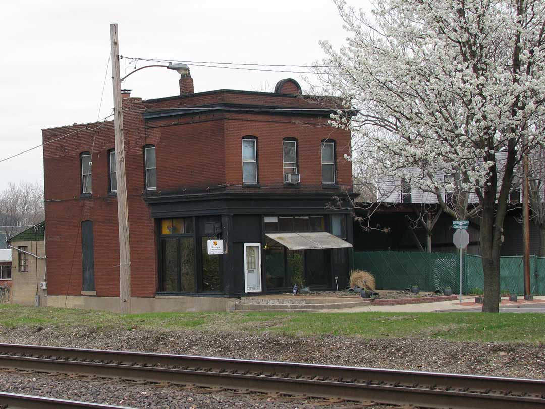 Many of you will recognize this building at the intersection of Greenwood and Commonwealth. Seen here in 2008. Doug Houser photo.