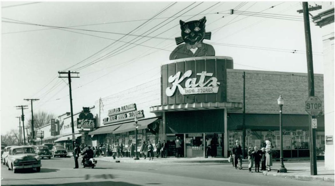 Katz Drug with policemen