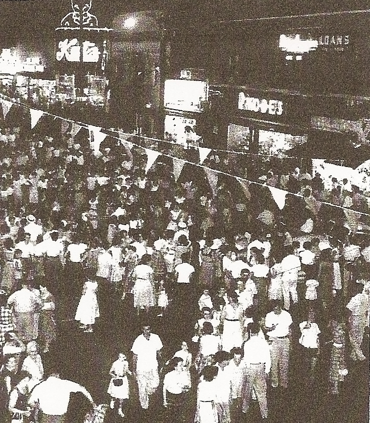 I don't know what was going on here but it is happening again. The crowds are returning. Sure would be nice to have that Big Kat once again. From a newspaper clipping at the Maplewood public Library.