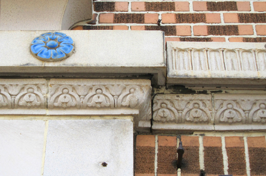 Several of the aforementioned floral themed moldings and ornament.