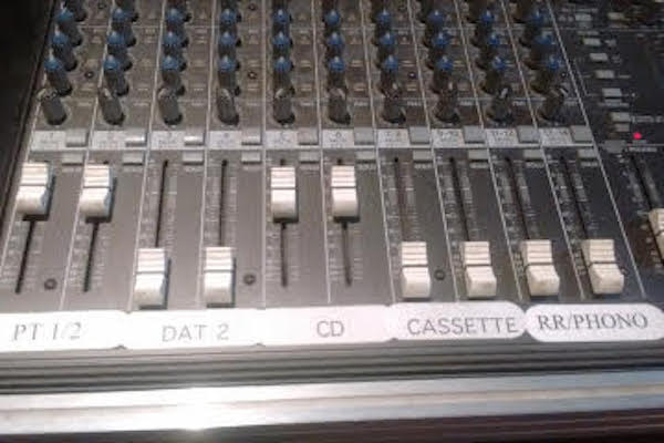  MACKIE 14 channel mixer