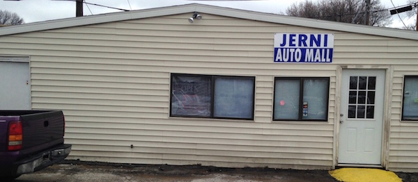 Car lot leaves Maplewood, another one takes its place